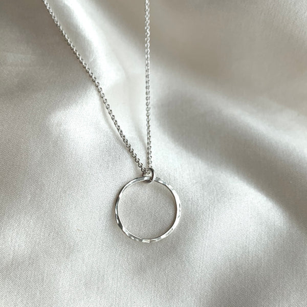 Space Loop Necklace Silver